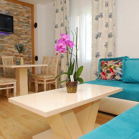 Apartments Kuc Тиват Екстериор снимка