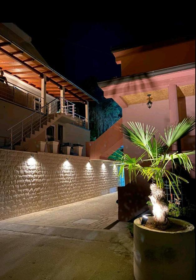 Apartments Kuc Тиват Екстериор снимка