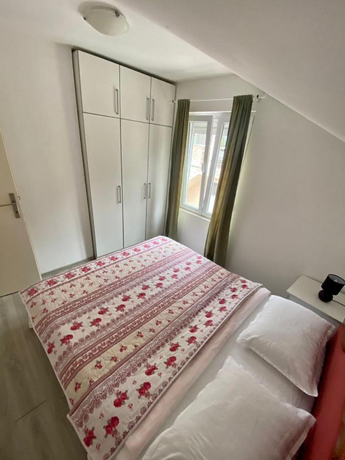 Apartments Kuc Тиват Екстериор снимка
