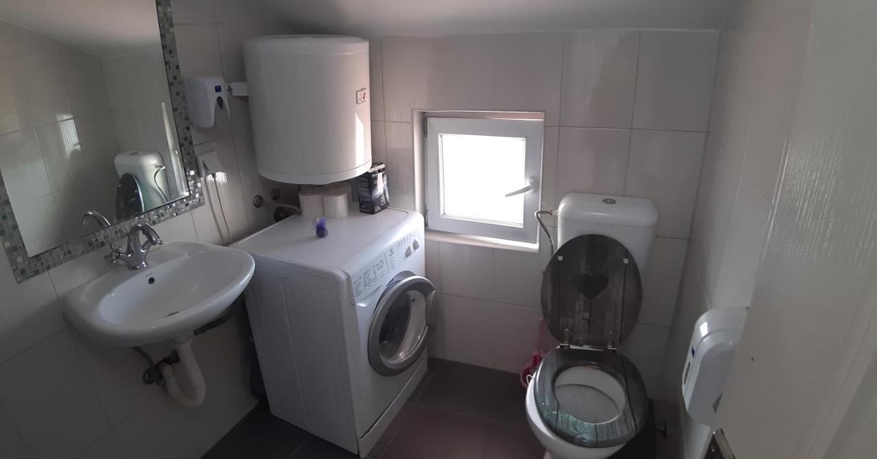 Apartments Kuc Тиват Стая снимка