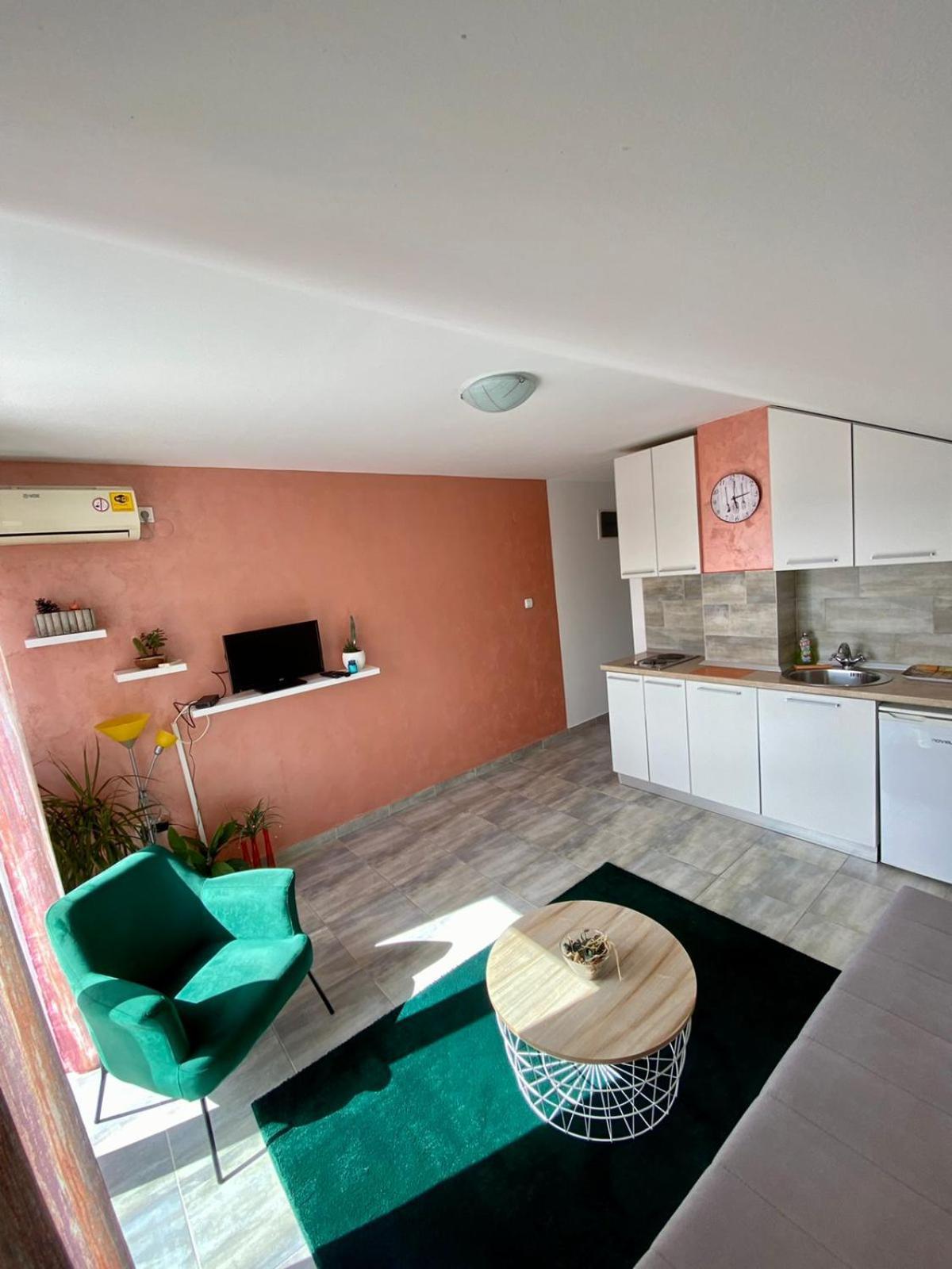 Apartments Kuc Тиват Стая снимка