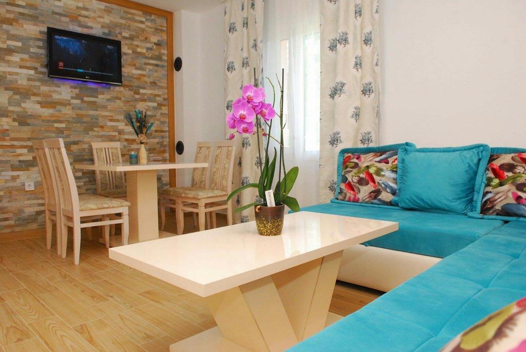 Apartments Kuc Тиват Екстериор снимка