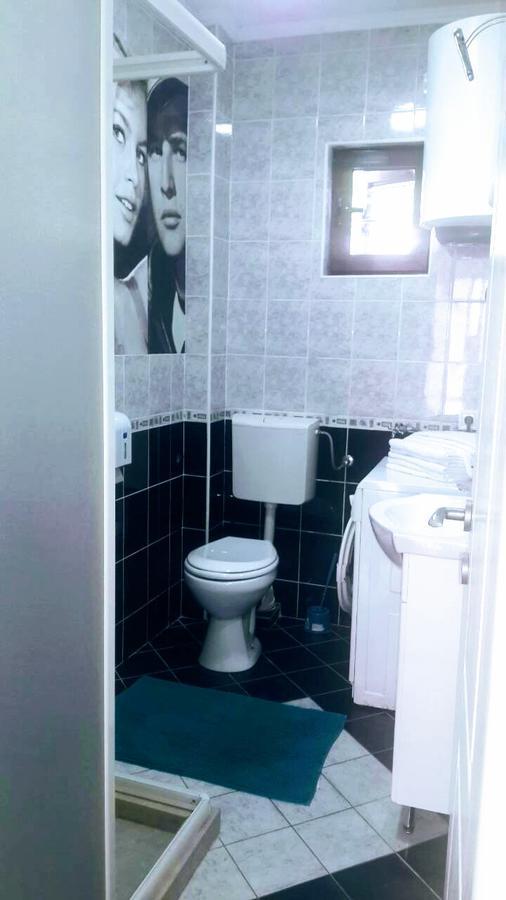 Apartments Kuc Тиват Екстериор снимка